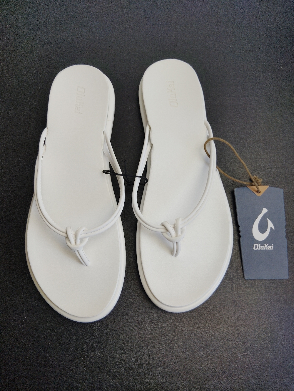Olukai Aka Women's Flip Flop Sandals White Water Resistant ~ Size 10